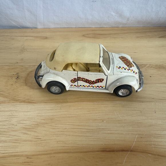 Volkswagen Beetle Cabriolet Germany Classic Car Model Diecast 1:34-1:39 Scale - Picture 2 of 7